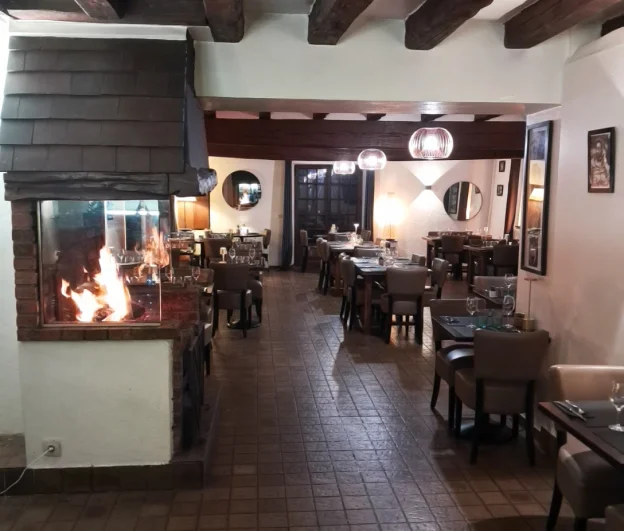 Salle de restaurant pour la privatisation de vos repas événementiels à Maurepas près de Versailles, dans les Yvelines (78)