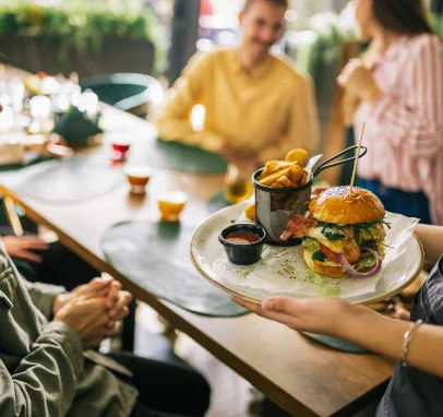 Un cadre chaleureux et conviviale pour un repas réussi et savoureux à Maurepas proche de Versailles, au restaurant le Village (78)